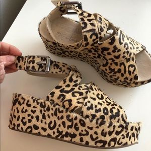 Matisse Runaway Leopard Platform. Size 5.